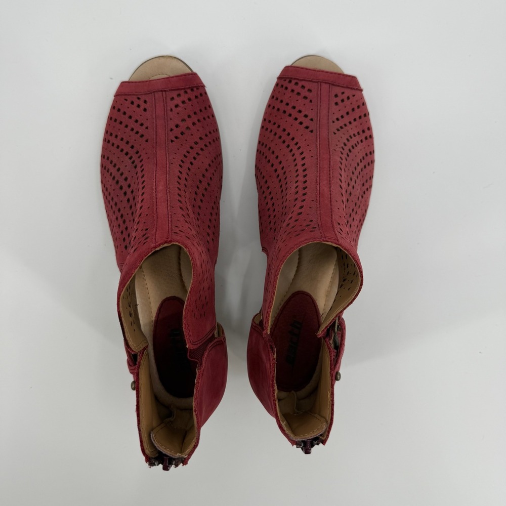 Earth Keri Burgundy Suede Leather Perforated Peep-toe Booties Women Size 9.5B - Picture 3 of 11